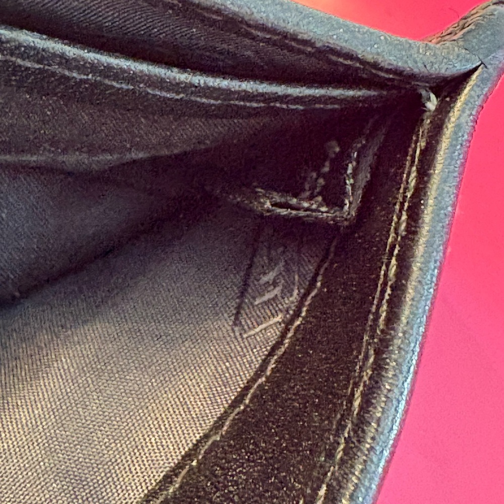 Coach Black Leather Signature Mini Wallet w/ Kisslock & Bi-Fold Snap Closure - Picture 8 of 8